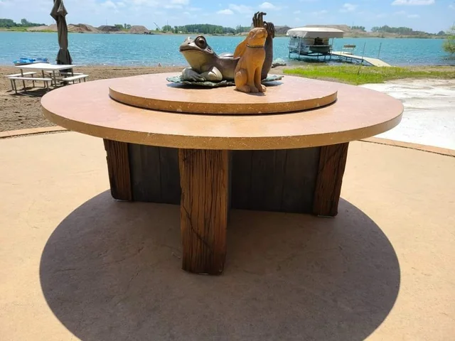 ACC round outdoor table